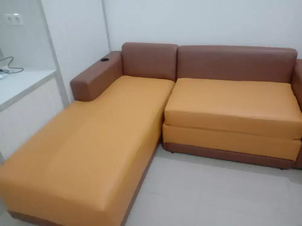Menerima servis sofa panggilan