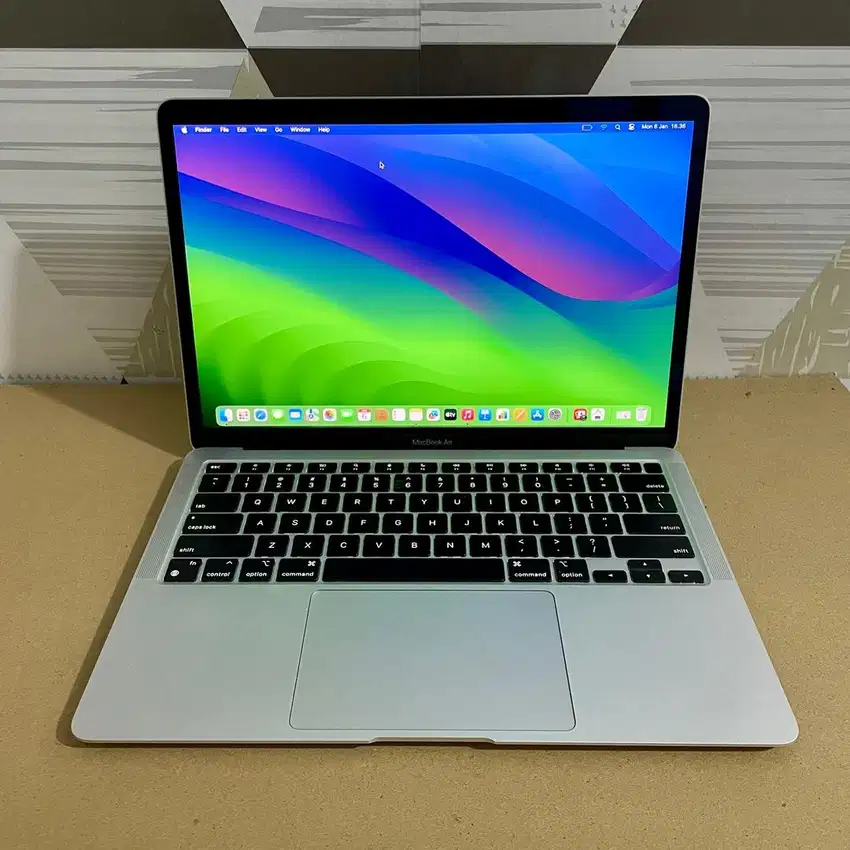 MacBook Air M1 2020 8/256 GB