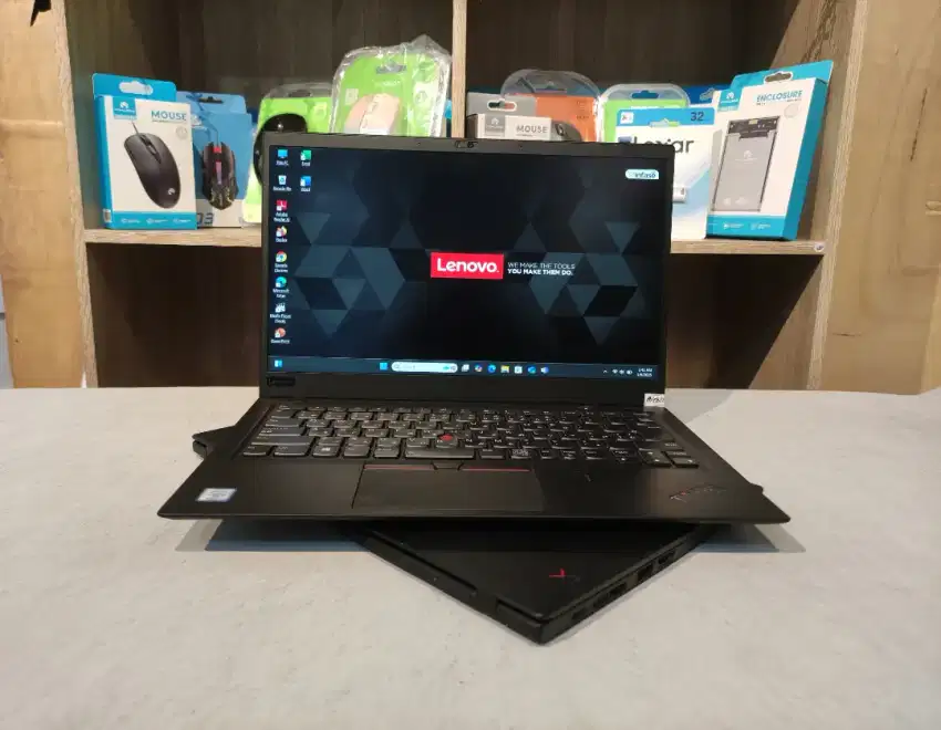 Laptop bekas Lenovo Thinkpad X1 CARBON