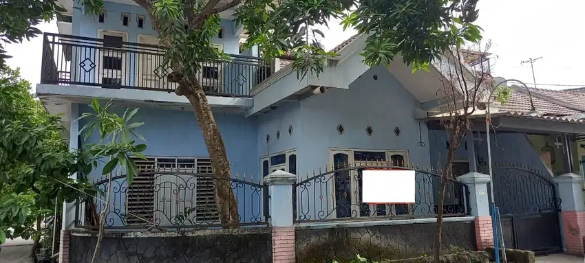 Rumah 1,5 Lantai Jalan Tarakan Perum GKB Suci Kecamatan Manyar Gresik