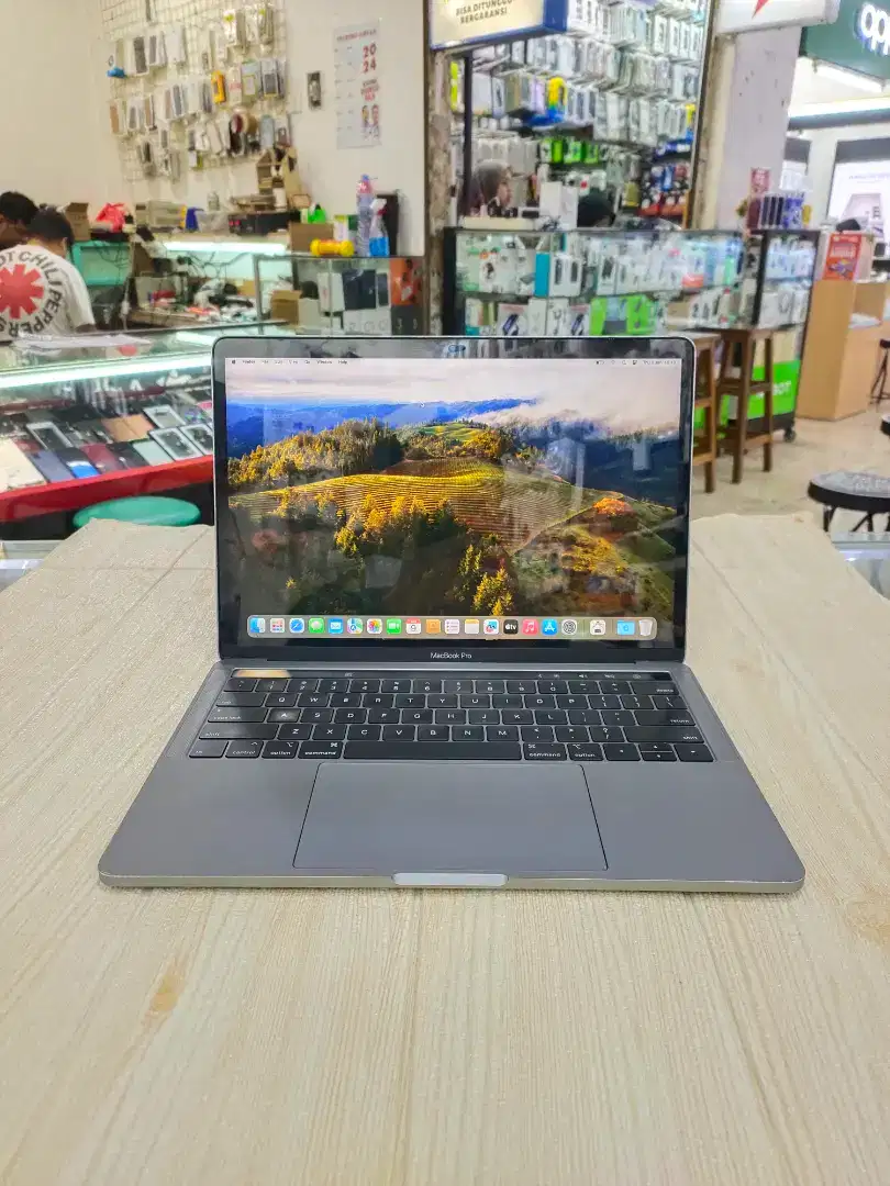 ( Second ) MacBook Pro 2018 13 inch 8/256GB - Gray | Original 100%