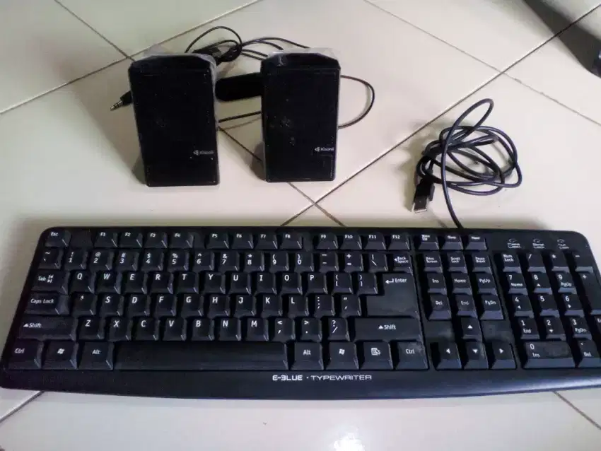 Speaker mini merk Kisonli dan keyboard merk E-blue.borong j.