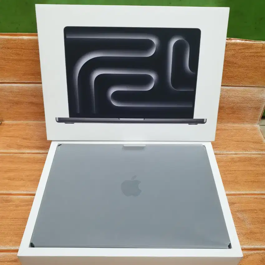 MacBook Pro M3 Pro | 18GB | 1TB | 14 inch Garansi Resmi iBox