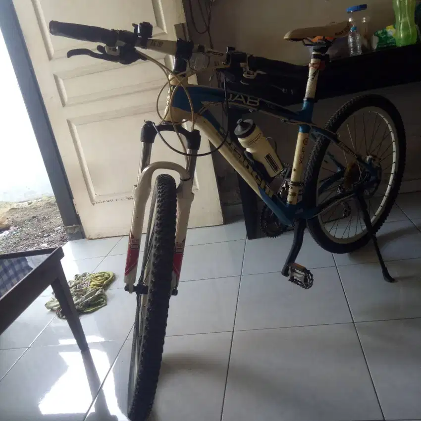 Spd gunung merk bianchi italia