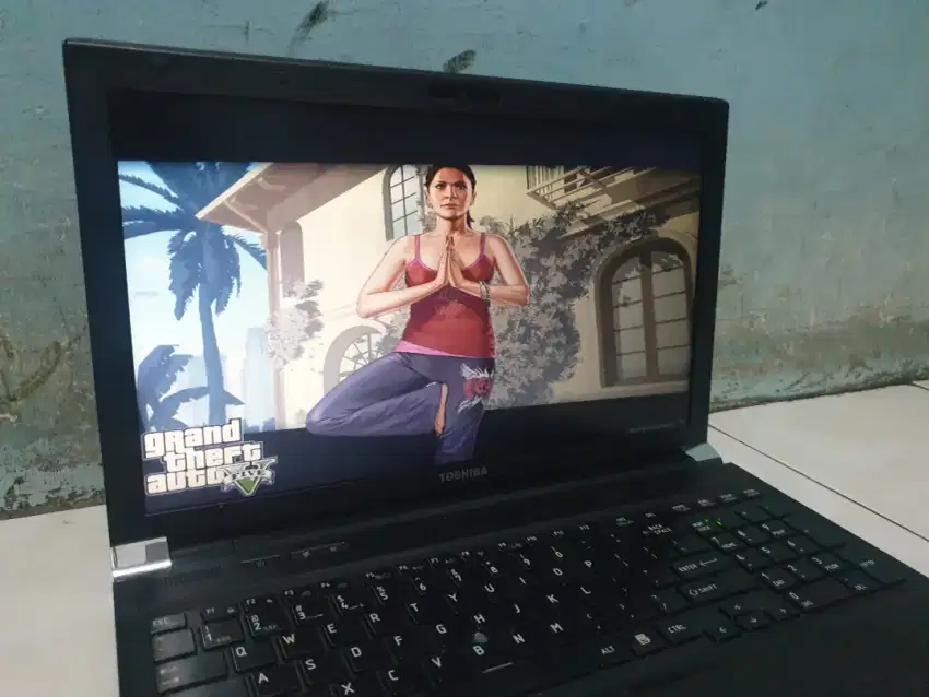 LAPTOP GAMING RAM10GB VGA AMD RADEON HD LAYAR 15 MULUS NO MINUS