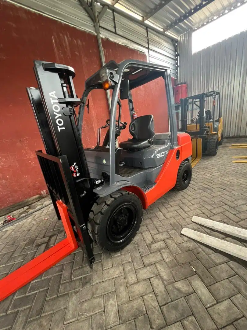 Forklift bekas 2.5 - 3 ton