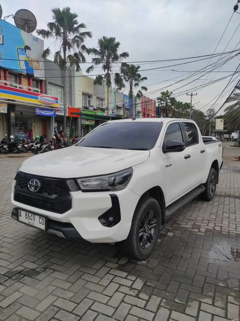 HILUX V 4X4 2024 AT FACELIF KM 5 RIBU UNIT KAYA BARU