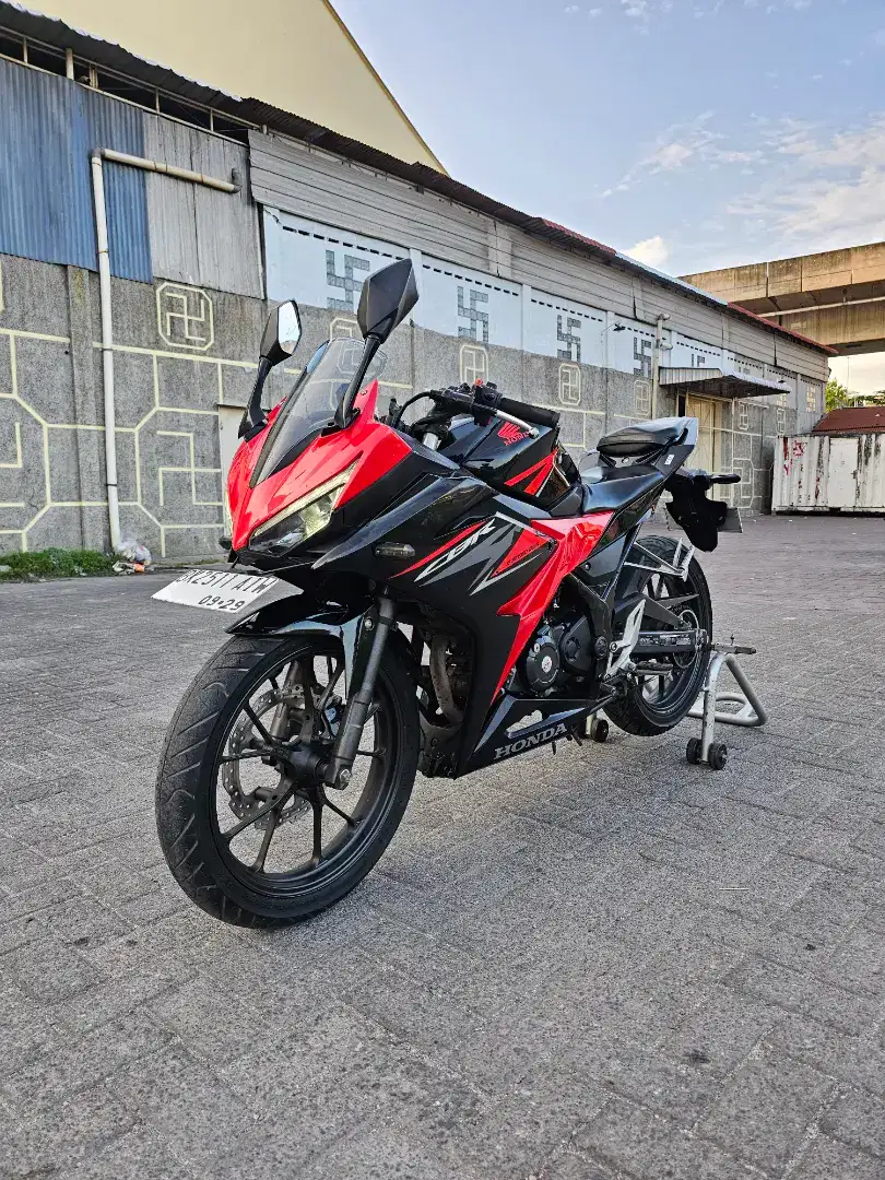 Honda CBR 150R Hitam Merah 2019