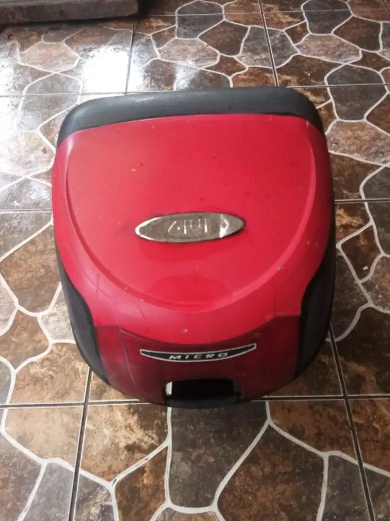 Box merk givi bekas
