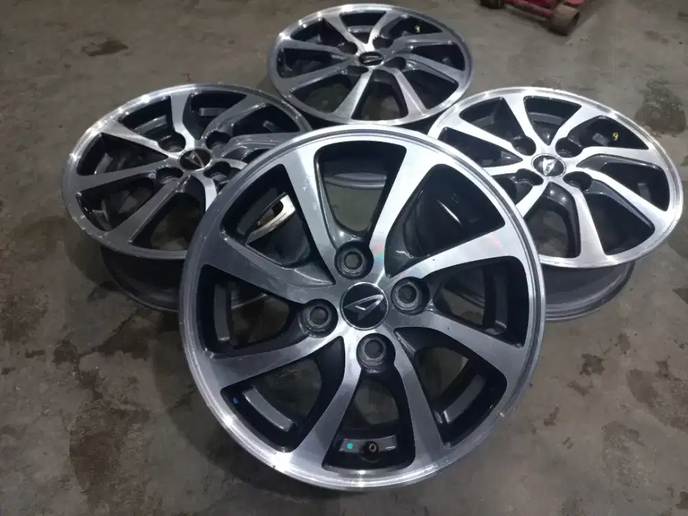 Velg copotan oem Daihatsu Sigra Ring 14