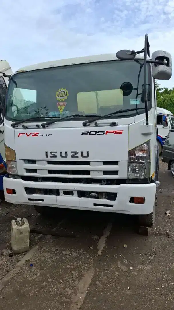 Tractor Head Isuzu Giga type 285 tahun 2017