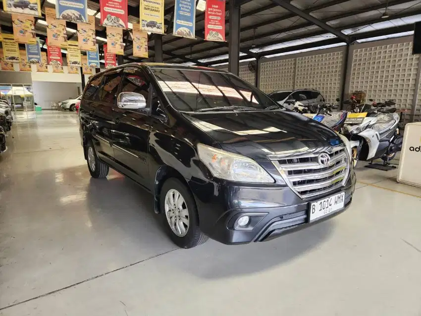 LOW KM TOYOTA INNOVA 2014 G AT BENSIN HITAM