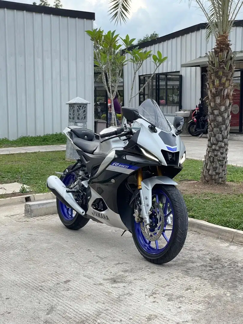 DIJUAL R15 m V4 ABS 2023 Tipe Tinggi