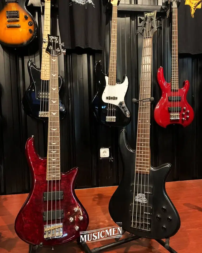 Bass SCHECTER STILLETO EXTREME 4 dan SCHECTER DELUXE 5