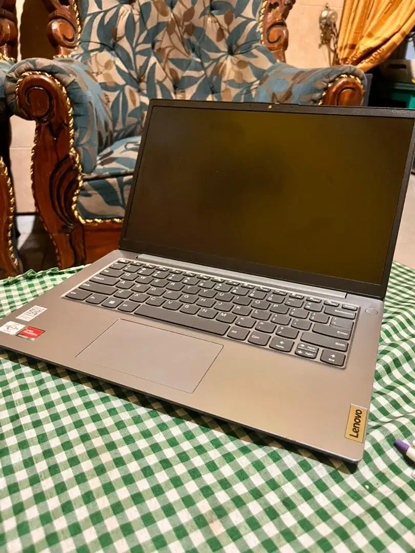 Laptop Lenovo V14 AMN