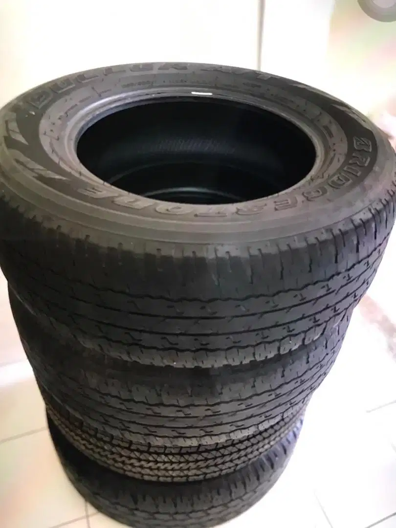 Ban Bridgestone Pajero Fortuner 265/65 R17