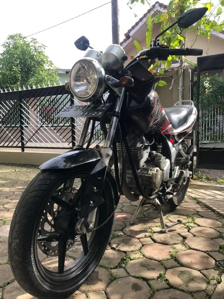 Scorpio Z 223cc warna hitam