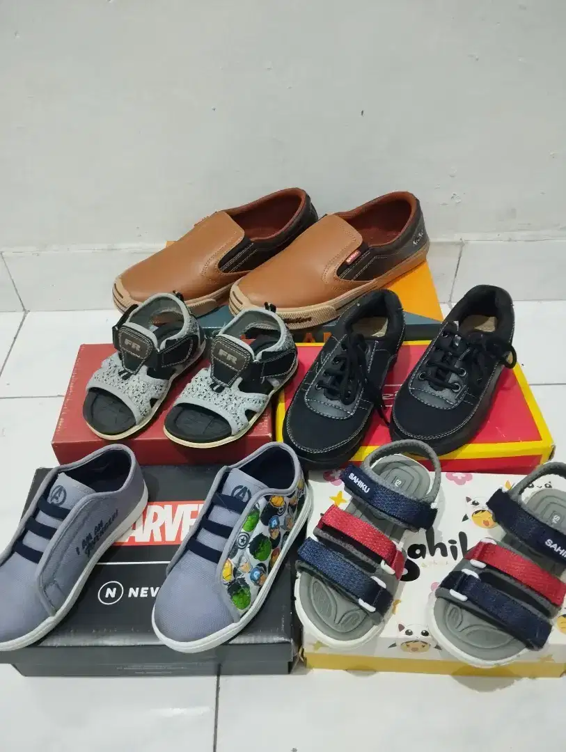 SEPATU DAN SENDAL ANAK