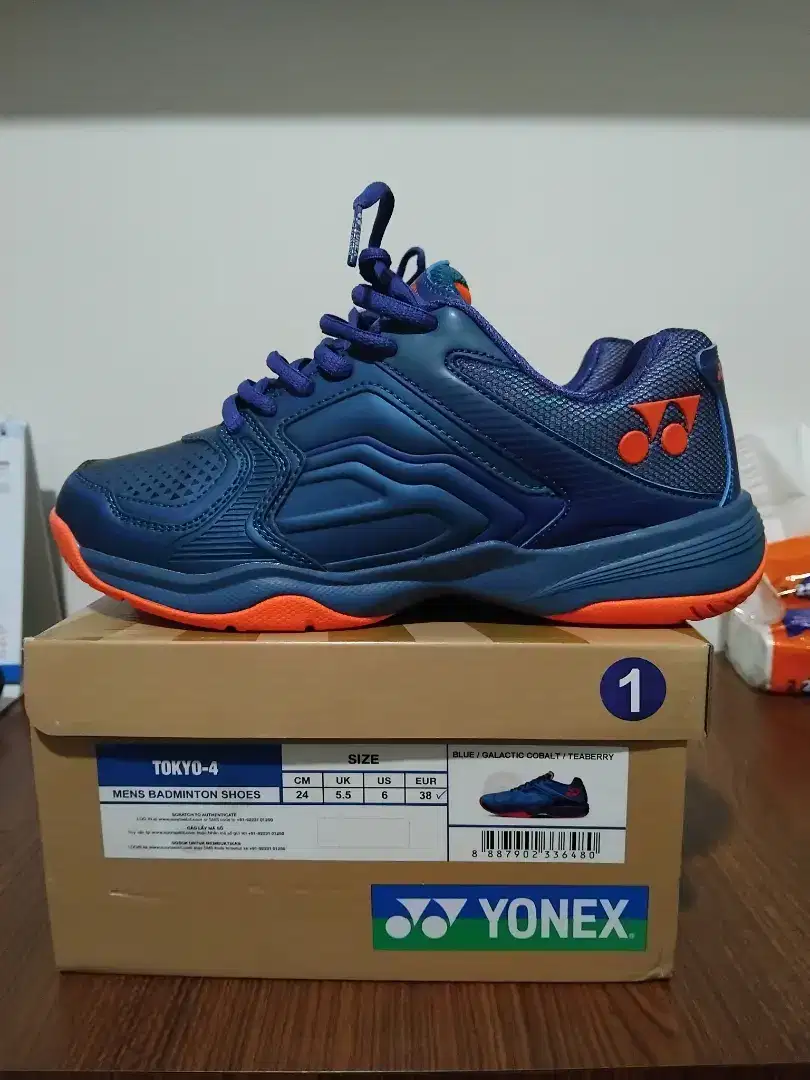 Sepatu badminton yonex tokyo 4 size 38