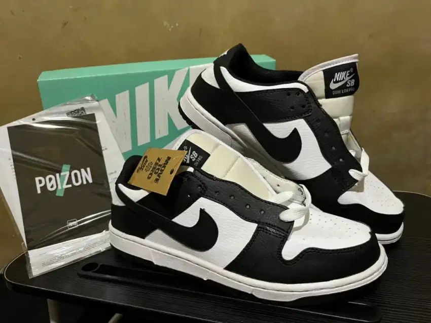 Nike SB hitam putih