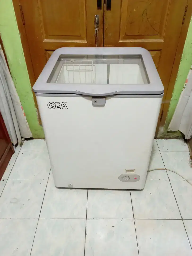 Freezer kaca gea 100 liter