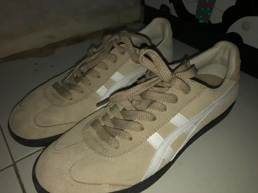 SEPATU ONITSUKA TOKUTEN