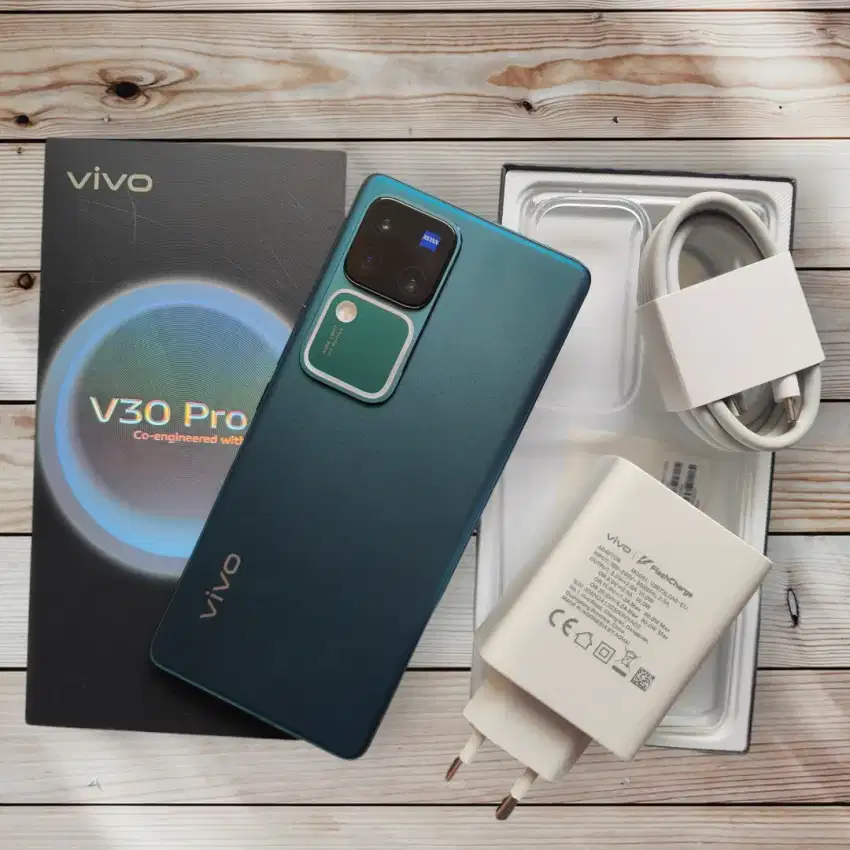 VIVO V30 PRO 5G RAM (12/512) GREEN SECOND LIKE NEW