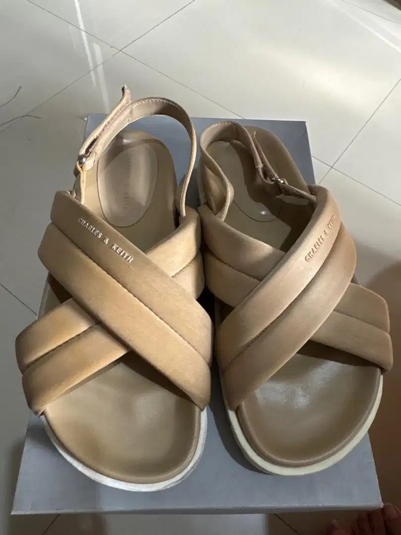 sepatu sandal charles &keith size 36