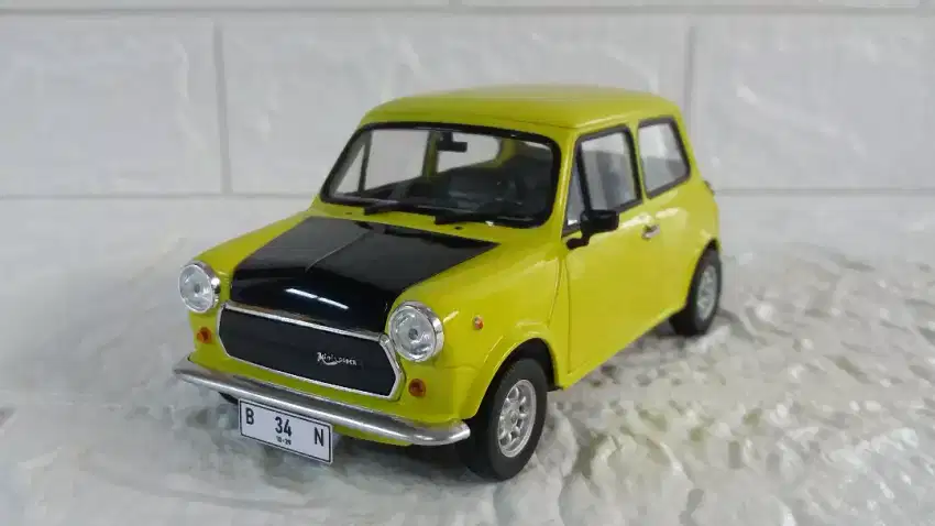 Diecast / Miniatur Morris Mini Cooper Mr. Bean skala 1:24