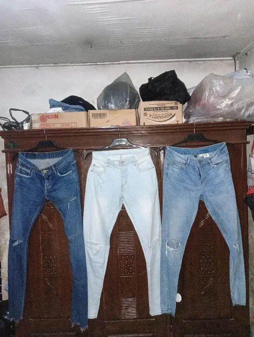 Celana jeans Ripped dan Tidak