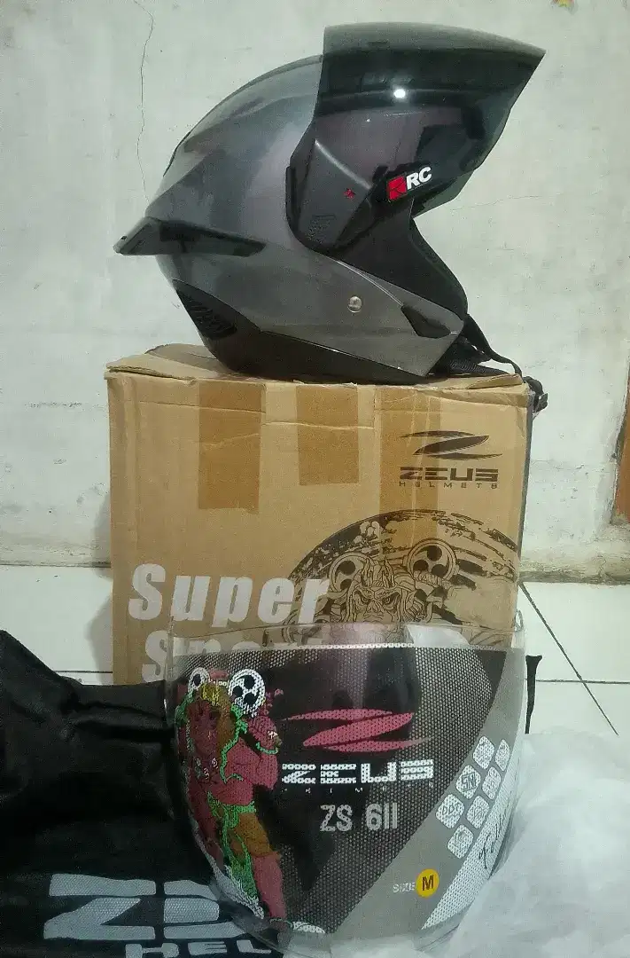 Helm ZEUS 611 HALFFACE fullset,mulus..mahar 550k gotik