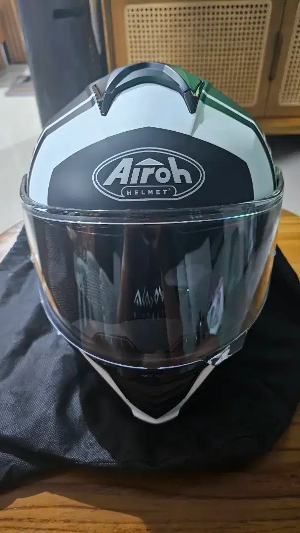 Helm airoh size L