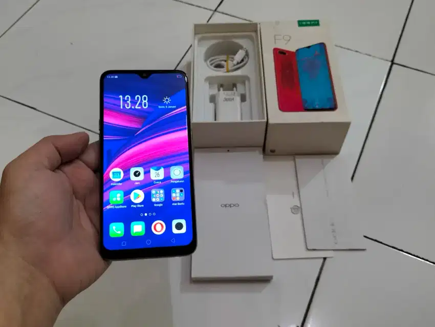 OPPO F9 RAM 6GB / 128GB 4G LTE Duos 6.3in Finger Face iD BUTUH UANG