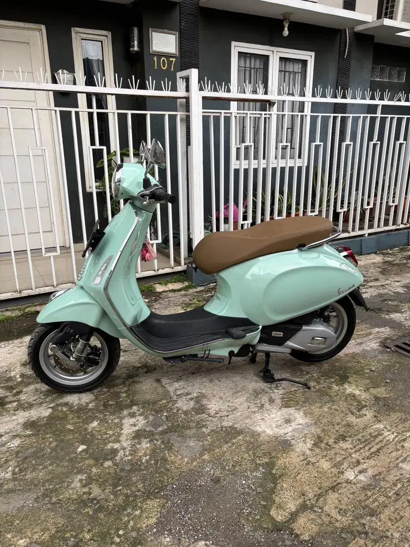 Vespa Primavera 2022 km rendah