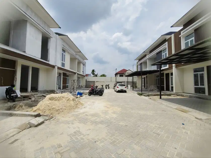 DIJUAL RUMAH MEWAH 2 LANTAI CLUSTER LOKASI JL. AKADEMIK - PEKANBARU