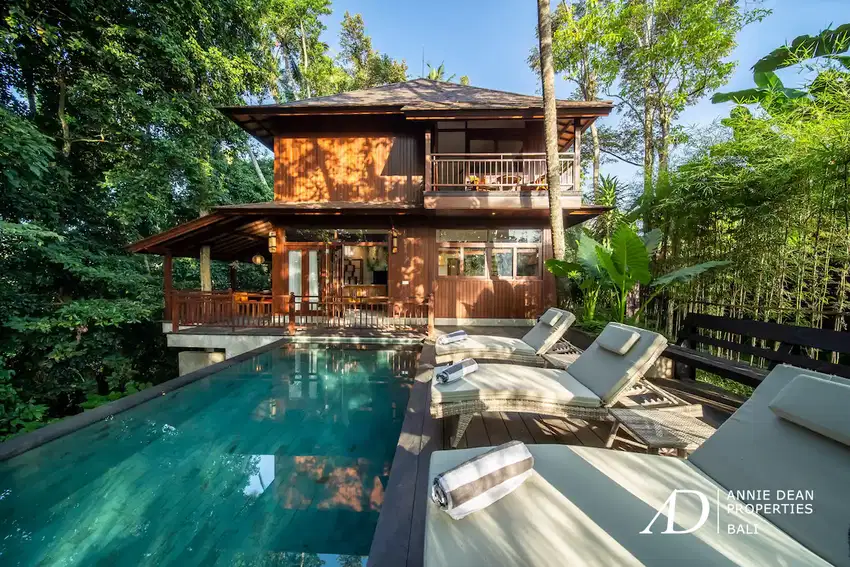 LEASEHOLD JUNGLE PARADISE 3-BED WOODEN VILLA IN UBUD