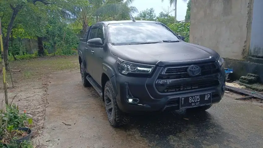 hilux double cabin 2.4V warna asli putih pemakaian pribadi