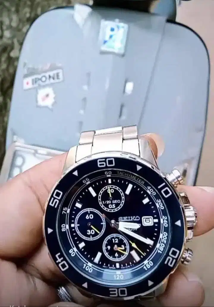 Seiko chronograph blue dial 100m