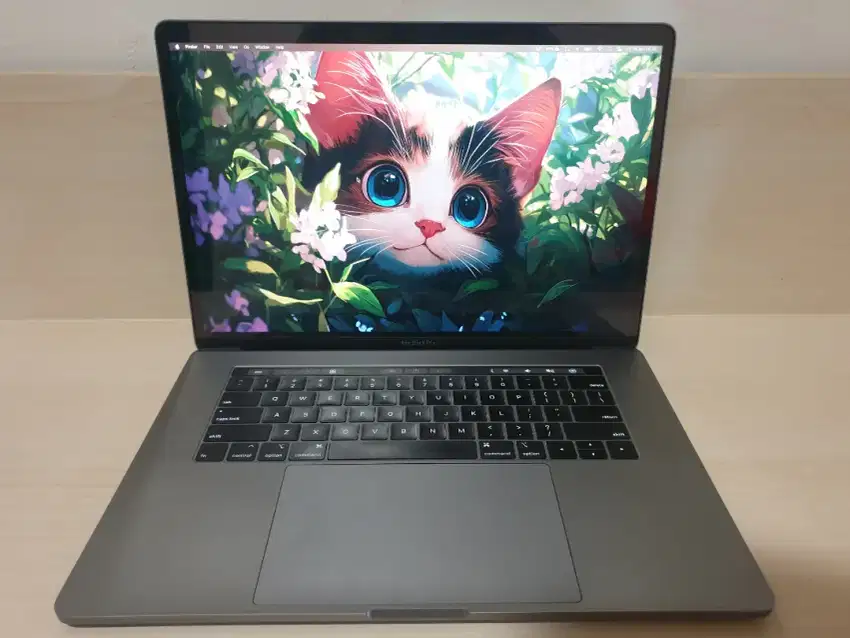 Macbook Pro 15inch 2018 MR932 16gb ram 256gb ssd radeon 555x