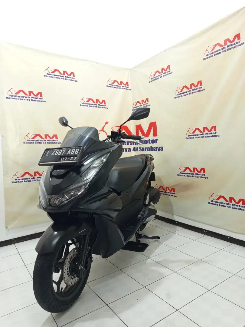 Dp 1 Juta Honda PCX 160 CBS Tahun 2022 warna hitam