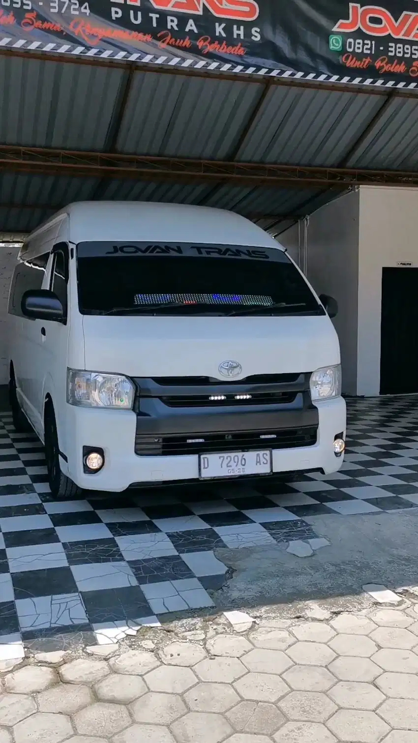 TOYOTA HIACE COMMUTER MT 2017 PUTIH