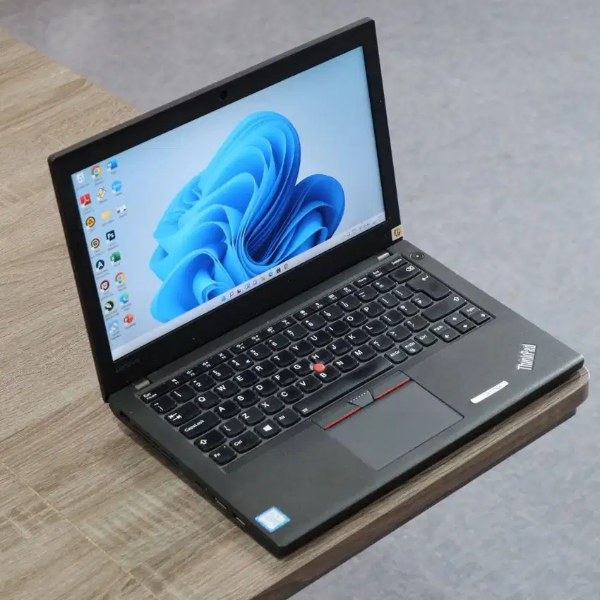 Lenovo ThinkPad X270 Core i5 Ram 8GB SSD 256GB Gen6 Ultrabook Cam