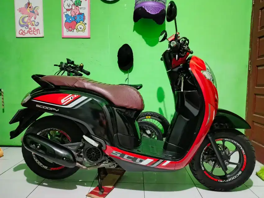 Scoopy th 2019 hitam merah