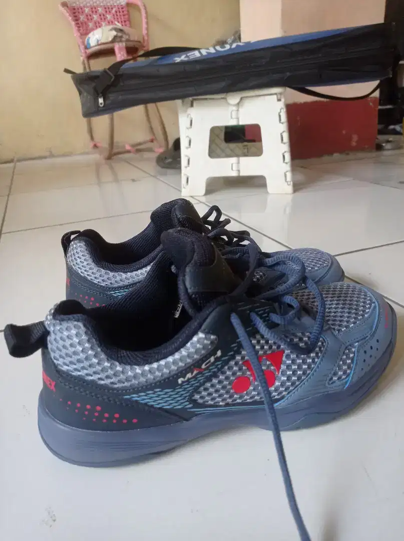 Jual cepat sepatu badminton Yonex mach original