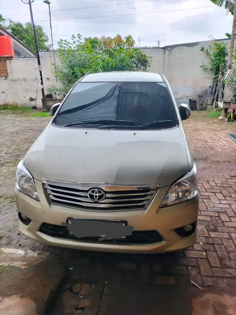 Kijang Innova 2012