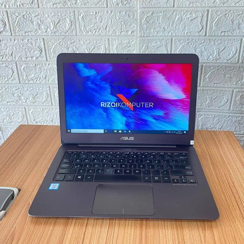 Asus Zenbook UX305UA Intel Core i5 - 6200u Ram 8GB SSD 256GB