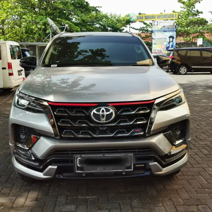 Toyota Fortuner Tahun 2021 bln 5 warna silver