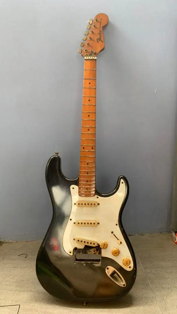 Jual gitar Fender Stratocaster