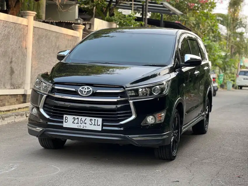 INNOVA VENTURER 2.0 AT 2019 _Good Condition