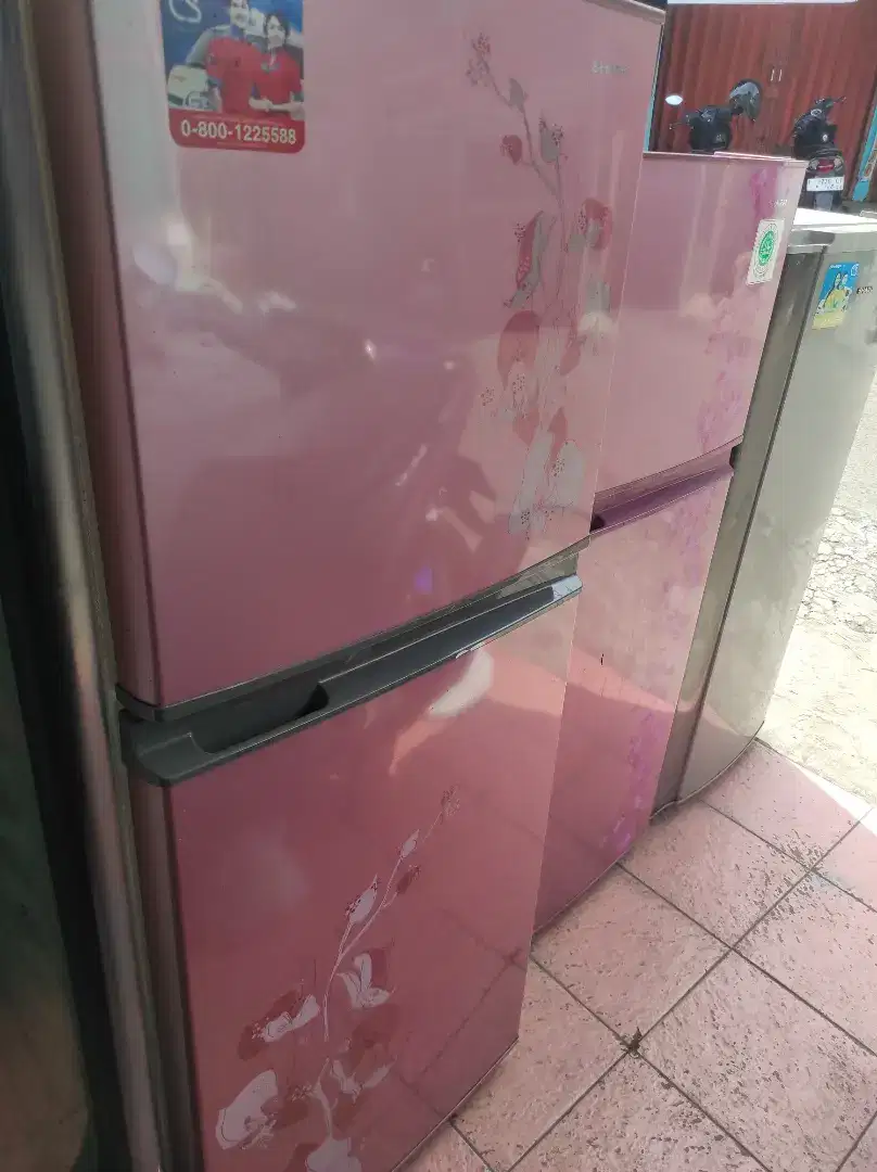 Kulkas 2 pintu Sharp normal dan beku siap pakai